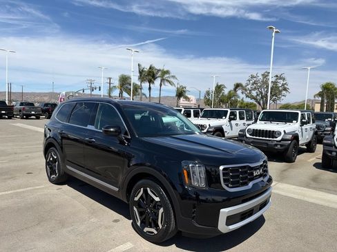 Used 2025 Kia Telluride S AWD/4WD image 2