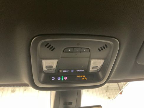 Used 2023 Chevrolet Traverse LT w/ Rear Camera Mirror Package image 27