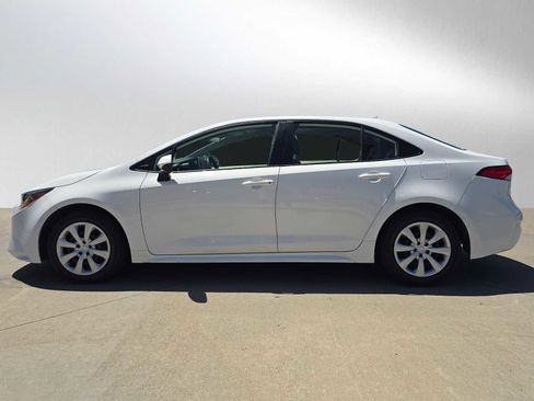 Used 2021 Toyota Corolla LE w/ Carpet Mat Package (TMS) FWD image 6