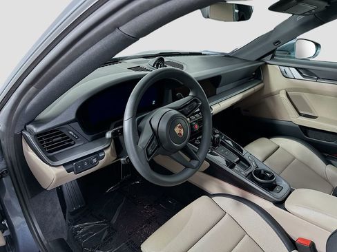 Used 2025 Porsche 911 Carrera image 4