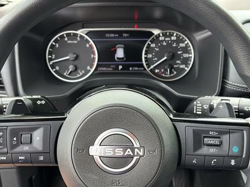 Used 2023 Nissan Rogue SV AWD/4WD image 12