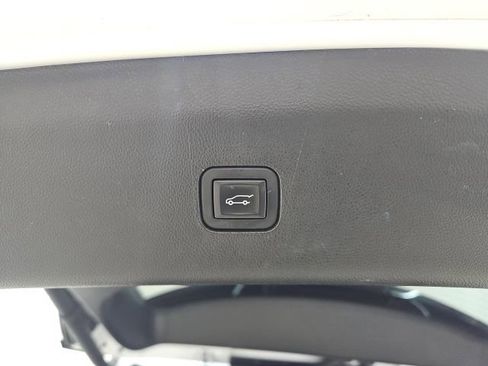 Used 2020 Buick Enclave Essence w/ Sound and Sites Package image 19