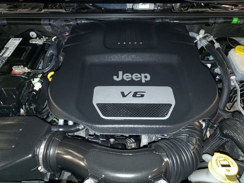 Used 2018 Jeep Wrangler Unlimited Sport S AWD/4WD image 23