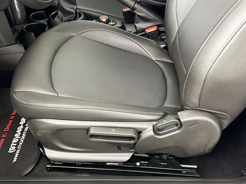 Used 2019 MINI Cooper 2-Door Hardtop image 19