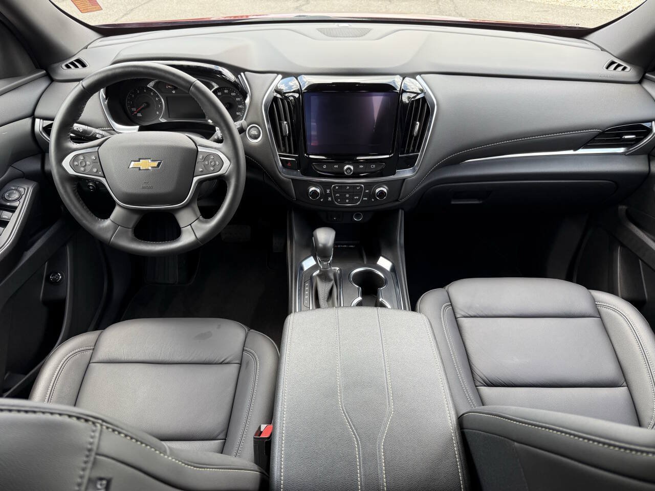 Used 2022 Chevrolet Traverse LT FWD image 11
