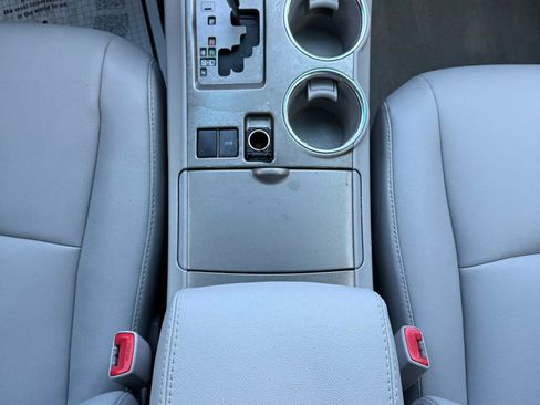 Used 2010 Toyota Highlander SE image 14
