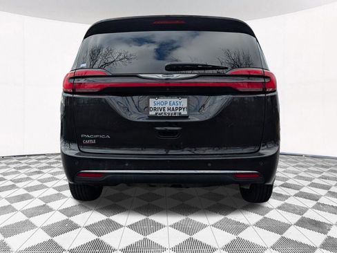 Used 2023 Chrysler Pacifica Touring-L image 11