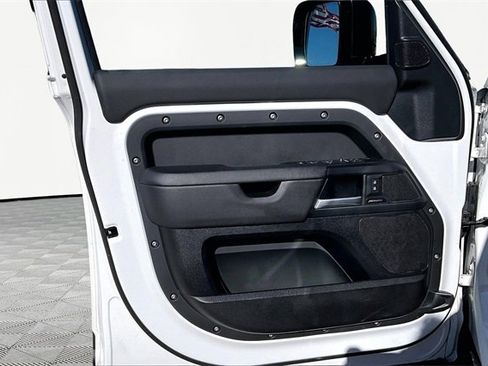 Used 2025 Land Rover Defender 110 S image 18