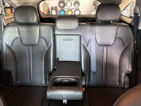 Used 2024 Kia Sorento S image 13