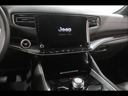 Used 2024 Jeep Wagoneer 4WD w/ Convenience Group I image 9