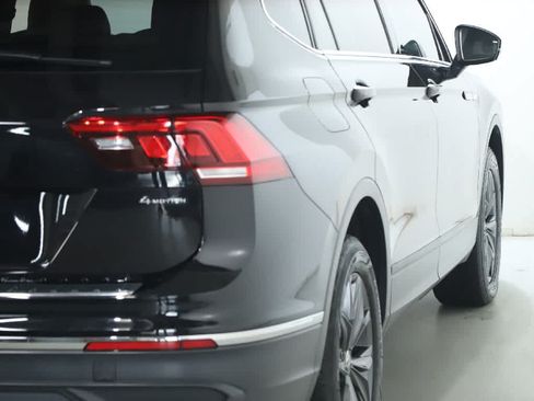 Used 2023 Volkswagen Tiguan SE AWD/4WD image 45