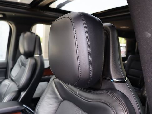 Used 2020 Lincoln Navigator Reserve w/ Luxury Package image 10