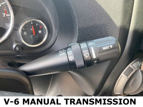 Used 2013 Jeep Wrangler Unlimited Sahara image 30