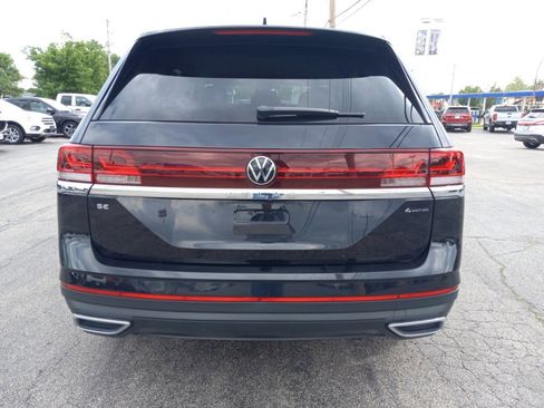 Used 2024 Volkswagen Atlas SE AWD/4WD image 2