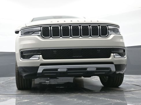 Used 2022 Jeep Wagoneer Series III w/ Premium Group I image 39