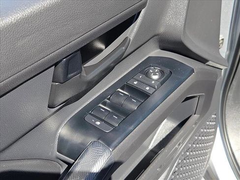 Certified 2025 Toyota Tacoma SR5 AWD/4WD image 11