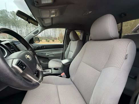 Used 2013 Toyota Tacoma 2WD Access Cab image 12