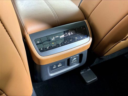 Certified 2022 Nissan Pathfinder Platinum AWD/4WD image 10