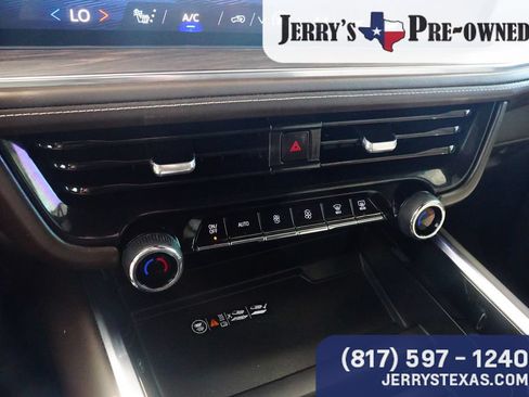 Used 2025 Chevrolet Suburban LT w/ Comfort Package AWD/4WD image 14