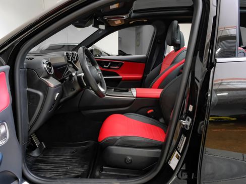 Used 2024 Mercedes-Benz GLC 300 image 4