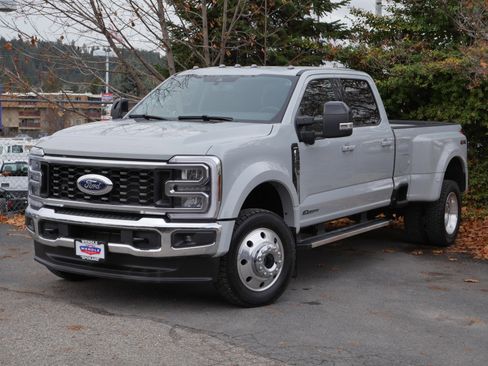 Certified 2025 Ford F450 Lariat image 2