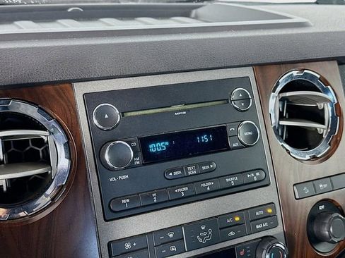 Used 2011 Ford F350 Lariat w/ Lariat Interior Pkg image 14