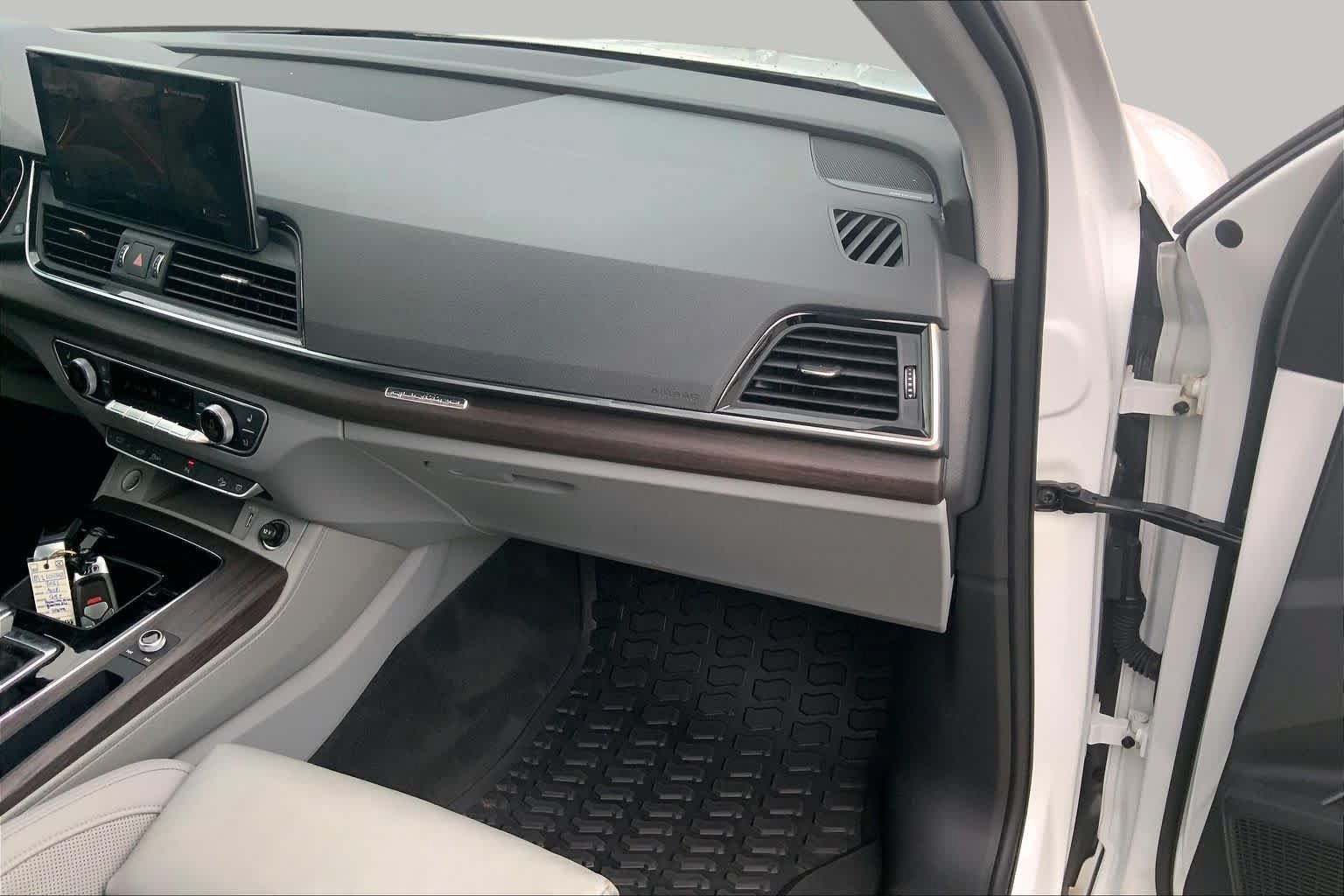 Used 2021 Audi Q5 e Premium Plus w/ Premium Plus Package AWD/4WD image 19