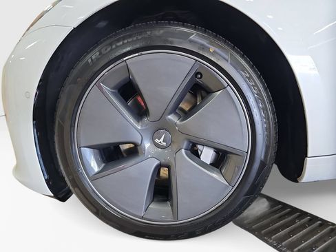 Used 2022 Tesla Model 3 Long Range AWD/4WD image 25