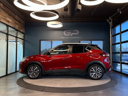 Used 2023 Nissan Kicks SV image 6