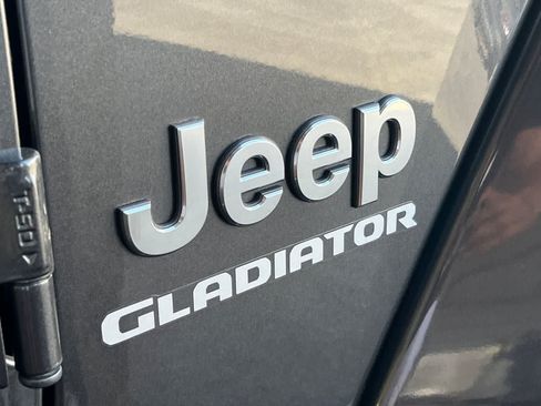 Used 2022 Jeep Gladiator Overland w/ Popular Equipment Package AWD/4WD image 17
