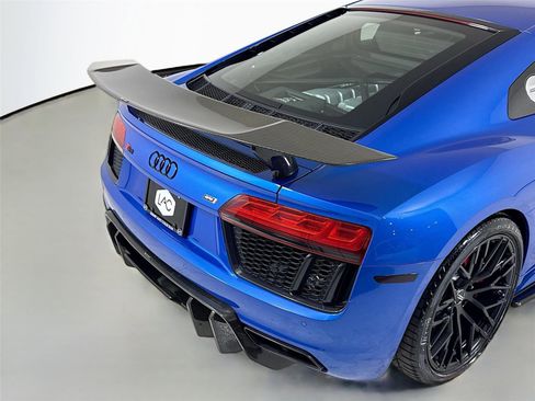 Used 2017 Audi R8 V10 w/ Carbon Exterior Package image 37