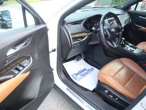 Used 2019 Cadillac XT4 Sport image 3