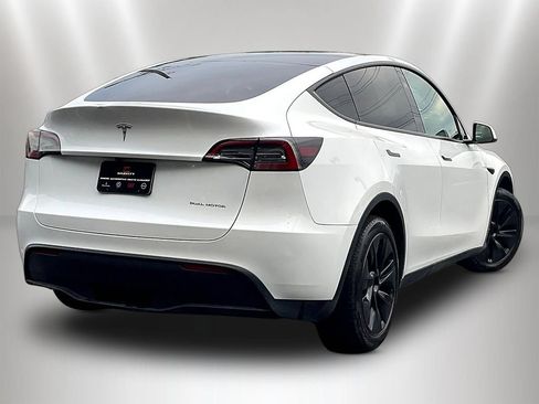 Used 2024 Tesla Model Y Long Range AWD/4WD image 6