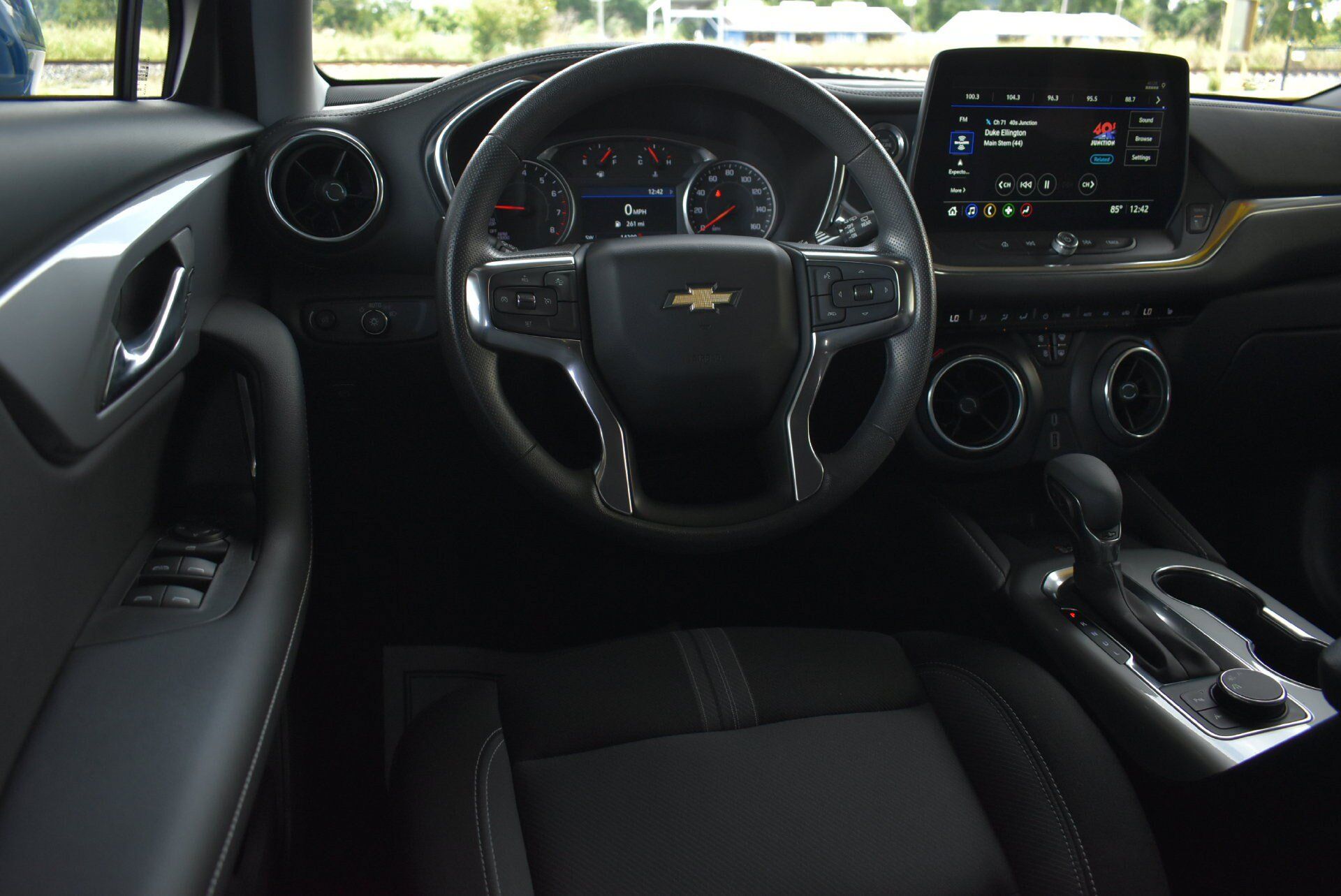 Used 2024 Chevrolet Blazer LT w/ Convenience Package FWD image 17