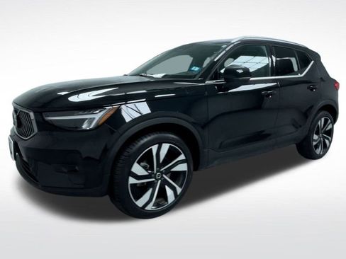 Used 2025 Volvo XC40 B5 Plus image 20