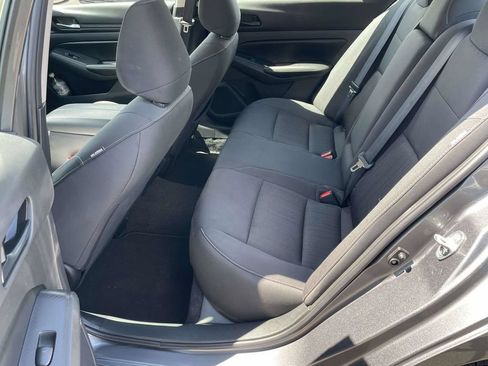 Used 2025 Nissan Altima 2.5 SV FWD image 10