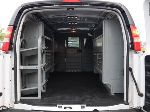 Used 2017 Chevrolet Express 2500 RWD image 5