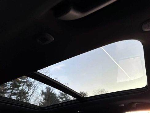 Used 2024 Jeep Grand Cherokee Limited w/ Luxury Tech Group II image 11