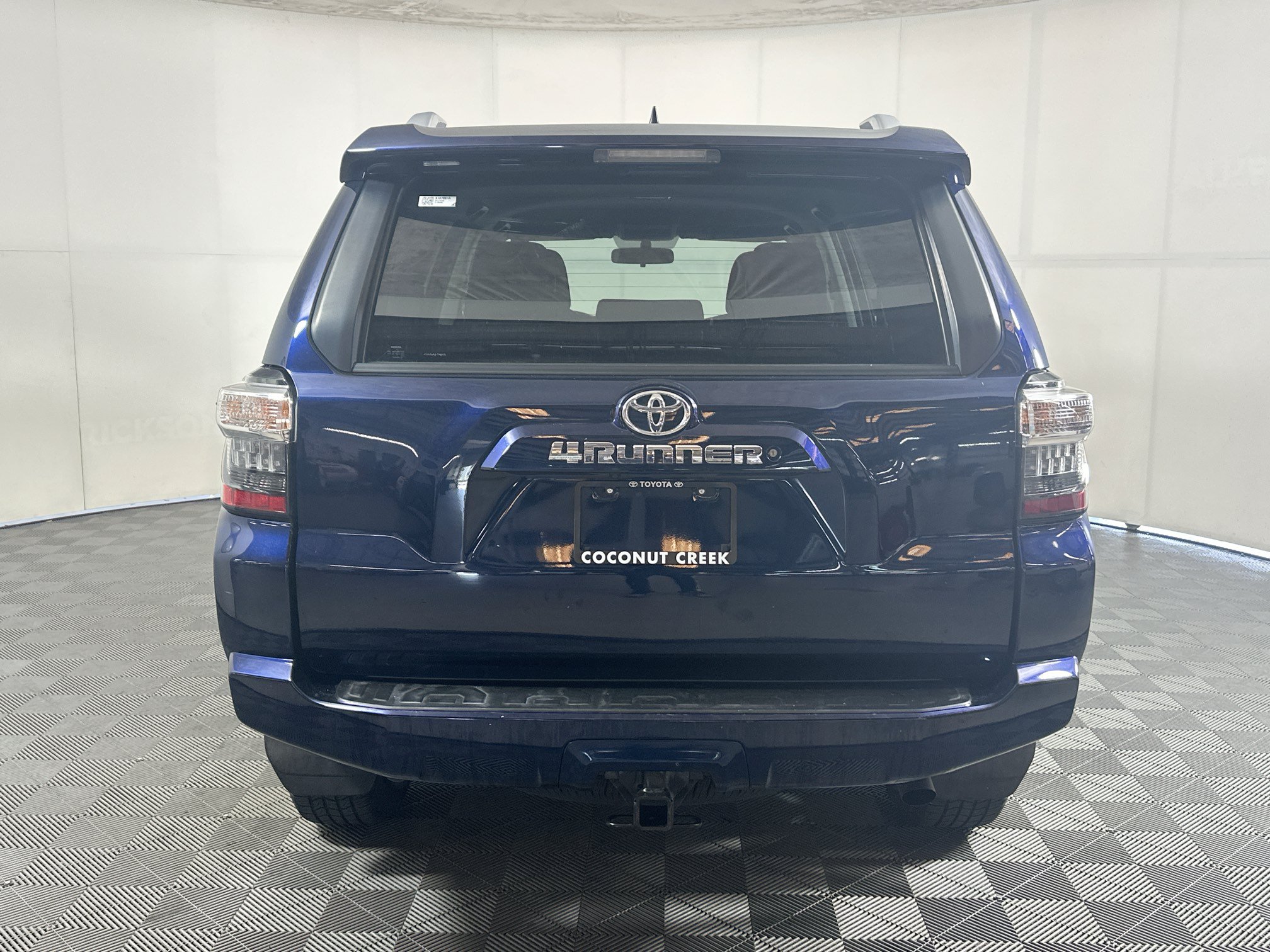 Used 2015 Toyota 4Runner SR5 RWD image 4