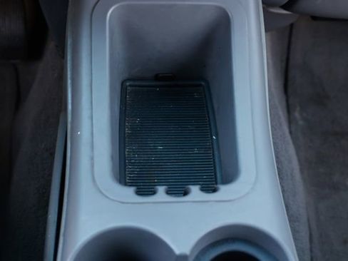 Used 2002 Ford Expedition XLT image 39