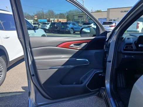 New 2026 Chevrolet Traverse Z71 w/ Enhanced Driving Package image 8