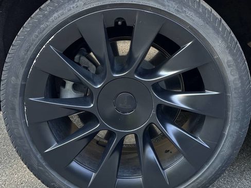 Used 2021 Tesla Model Y Long Range image 11