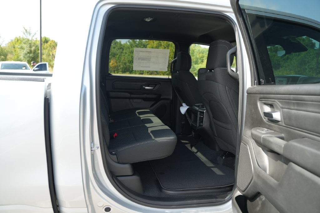 New 2026 RAM 1500 Express AWD/4WD image 19