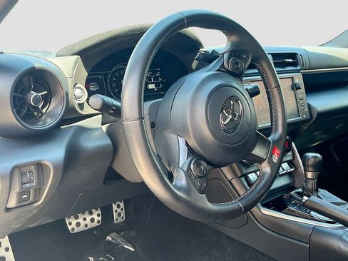 Used 2023 Toyota GR86 Premium w/ ALL Weather Mat Package (TMS) RWD image 11