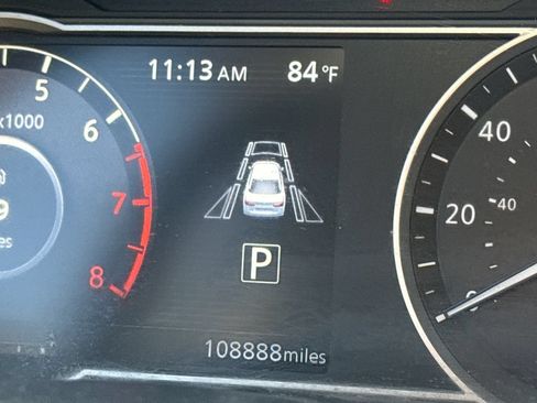 Used 2021 Nissan Versa SR FWD image 25
