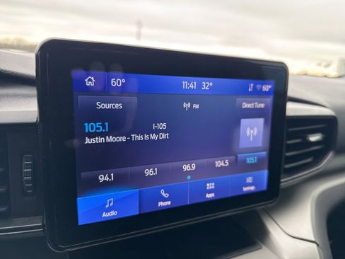 Used 2022 Ford Explorer XLT image 17