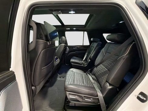 Certified 2022 Cadillac Escalade Sport Platinum w/ Heavy-Duty Trailer Package image 24