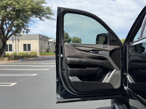 Used 2019 Cadillac Escalade ESV Platinum AWD/4WD image 20