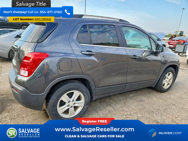Used 2016 Chevrolet Trax LT w/ LT Sun and Sound Package FWD image 4