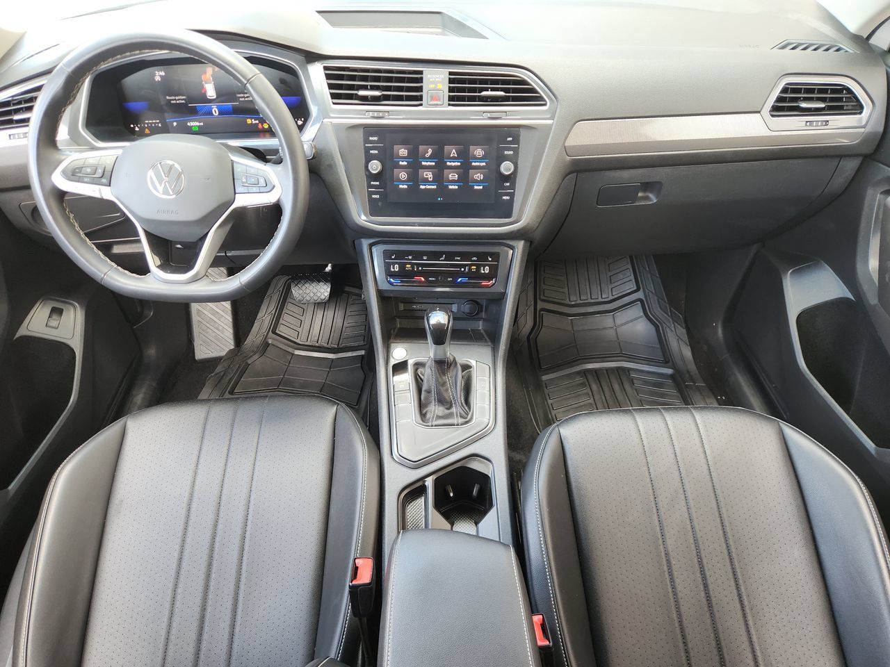Used 2024 Volkswagen Tiguan SE FWD image 21